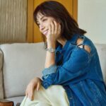 Karen Takizawa Instagram - 25ansさんにて、グランドセイコーさん⌚️の 撮影をしました😊✨✨✨ 腕時計を気にするような体質に最近なってきました😆 まだまだ背伸びして上半分の目で腕時計のキラキラを見ているようなつもりでしたが、もう少し目を出して見てみようかな、なんても思います🥺🤍 そしていつか運命みたいな出会いがあったら、左腕にしっかり時を知らされているかもしれませんね🥰✨✨✨ この撮影はそんな私の思いを現実風に妄想させてくれた思い出でもあります😚⌚️ 時の刻みは、見上げた太陽で知ればいいと思っていましだ1秒の大切さを手首が教えてくれたらもっと刻みを大切にできるのかもしれません😌✨✨✨ おやすみなさい💤