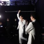 Karen Takizawa Instagram - 行列のできる相談所にてタップダンス見てくださった方ありがとうございました💃✨ しみじみと4月の終わりから5月12日に向けて、 タップダンスを練習しておりました☺️✨ タップダンスはすごく楽しくて、 もちろんたくさんの技やもっと先を歩いたら難しくてとてつもない景色があるとは思いますが、 私が3週間で出会ったタップダンスは私に"楽しい"を置き土産に残していきました。 次々とめくれている日めくりカレンダーみたいな毎日がパラパラ変わっていく生活ですが、 私の中でまたタップという新しいダンス種類との3週間は思っているよりも濃くて刻み深いものでした。 お仕事中心毎日にふと入り込んできた、 一足ごとに奏でるタップダンス。 汗をかくほどに、動く幸せを感じ、 奏でる足が増えるたびに、 不可能に知らんぷりを感じました。 3週間たのしかったです、ほんとうに。 行列に入らせていただいてから 初めての後藤さんとの思い出も作れました😆✨ おかげさまでというのか、 少しお話しする人見知り壁の厚さが60cmくらいは減った気がします。 テレビの世界が私に またプレゼントをくれました🎁 プレゼントしてくれた行列相談所のみなさん、 優しくご丁寧に教えてくださったHideboHさん始め先生方☺️ ほんとうにありがとうございました💕
