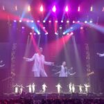 Karen Takizawa Instagram - 行列のできる相談所にてタップダンス見てくださった方ありがとうございました💃✨ しみじみと4月の終わりから5月12日に向けて、 タップダンスを練習しておりました☺️✨ タップダンスはすごく楽しくて、 もちろんたくさんの技やもっと先を歩いたら難しくてとてつもない景色があるとは思いますが、 私が3週間で出会ったタップダンスは私に"楽しい"を置き土産に残していきました。 次々とめくれている日めくりカレンダーみたいな毎日がパラパラ変わっていく生活ですが、 私の中でまたタップという新しいダンス種類との3週間は思っているよりも濃くて刻み深いものでした。 お仕事中心毎日にふと入り込んできた、 一足ごとに奏でるタップダンス。 汗をかくほどに、動く幸せを感じ、 奏でる足が増えるたびに、 不可能に知らんぷりを感じました。 3週間たのしかったです、ほんとうに。 行列に入らせていただいてから 初めての後藤さんとの思い出も作れました😆✨ おかげさまでというのか、 少しお話しする人見知り壁の厚さが60cmくらいは減った気がします。 テレビの世界が私に またプレゼントをくれました🎁 プレゼントしてくれた行列相談所のみなさん、 優しくご丁寧に教えてくださったHideboHさん始め先生方☺️ ほんとうにありがとうございました💕