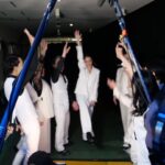 Karen Takizawa Instagram - 行列のできる相談所にてタップダンス見てくださった方ありがとうございました💃✨ しみじみと4月の終わりから5月12日に向けて、 タップダンスを練習しておりました☺️✨ タップダンスはすごく楽しくて、 もちろんたくさんの技やもっと先を歩いたら難しくてとてつもない景色があるとは思いますが、 私が3週間で出会ったタップダンスは私に"楽しい"を置き土産に残していきました。 次々とめくれている日めくりカレンダーみたいな毎日がパラパラ変わっていく生活ですが、 私の中でまたタップという新しいダンス種類との3週間は思っているよりも濃くて刻み深いものでした。 お仕事中心毎日にふと入り込んできた、 一足ごとに奏でるタップダンス。 汗をかくほどに、動く幸せを感じ、 奏でる足が増えるたびに、 不可能に知らんぷりを感じました。 3週間たのしかったです、ほんとうに。 行列に入らせていただいてから 初めての後藤さんとの思い出も作れました😆✨ おかげさまでというのか、 少しお話しする人見知り壁の厚さが60cmくらいは減った気がします。 テレビの世界が私に またプレゼントをくれました🎁 プレゼントしてくれた行列相談所のみなさん、 優しくご丁寧に教えてくださったHideboHさん始め先生方☺️ ほんとうにありがとうございました💕