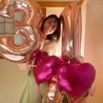 Karen Takizawa Instagram - 31歳になりました。 ご報告することすらわざわざすいませんが、 なんだかんだでお誕生日はたくさんの方が すれ違いざまに、おめでとう！と言ってくださるので嬉しいです🎈 そして誰たちよりも早くお誕生日祝いしてくださったのは、春菜さんと夏子さんとホランさんでした🩵 嬉しかったなー🧸✨✨✨ ほんとうに予想されてる以上に面白い3人たちなので、食道にどんどん食べ物が詰まって最終的に苦しくなるほどです😂 全部おいしい、春菜さんお店ありがとうござぃした☺️🎁 31歳も自分がたくさんたくさん楽しい道探しをしていきていきたいです☺️ これからもよろしくおねがいしますぬ🥰