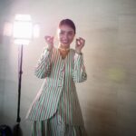 Karen Takizawa Instagram - 本日は映画「窓ぎわのトットちゃん」の完成披露試写会でした🌷 おめでとうございます🚃🎒 さっそくではあるますがわたしも観させていただいたのですが、これが現実にあった世界だなんて信じられないっ🪄って底からなんども思える物語でした。 徹子さんの目という名の魔法レンズから見える景色はどれだけ楽しいんだろう、と🌼 どれだけ色豊かなんだろう、と🪷 こんなおともだちを小学校の日に作りたかったです。小学校ってなんで今にも明日がきそうなくらい巻き戻せる時代なんですよね☺️ そんなたっぷりと隅々から味わう映画になっています🚃 きょうは徹子さんを頭にうかべながらおいしょう選びました🍬 ほんとに素敵なお洋服でした🪄