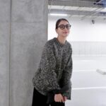 Karen Takizawa Instagram - みなさん、こんばんは。 正月ボケとはまた違うボケ方をしていたわけでもないし、頭の中に１月のやることを整理していたらあっという間のこの日付です。 早さにもびっくりします😵‍💫 大好きな12月の最後の1週間がおわって もっと大好きな１月の1週間がはじまって 楽しんでいたら１月2週間が始まってました🥹 どんな始まりを皆様は迎えていらっしゃいますか？🪄 わたしは１月の不器用に歩く新世界感だったり、 急激に目に映る景色が最新鮮にみえたり、 まるで生まれ変わったのか、と思わせてくれてます🐣✨ そしていま、VOGUE JAPANさんのYouTubeで 「7Days 7looks」公開されました👖👗💓 ずっとしてみたかった動画です☺️✨ 洋服が大好きで、 私服とお仕事するのが一番ってほど楽しいです💕 頭の中にたくさんの景色妄想をしながら、 洋服と楽しんだわたしだけの7日間を ぜひYouTubeで観てくださったら嬉しいです🍭 ってなことで、今日も大好きな私服と共に🎥 このニットは動画にも登場しております☺️✨
