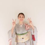Karen Takizawa Instagram - ✨明けましておめでとう御座います✨ この一文で何月何日の事かが分かり、 何を伝えたいかがわかるのってすごいですね❄️ 一年で1月にしか使われないこの一文。 この日のために長年愛されている一文。 1月1日からなぜこう、 あーだこうだとすいません🙇🏼‍♀️💦 2023年さん初めまして。 よろしくお願いします✨ 楽しい楽しい4つの季節が送る365日の豊かな景色を期待しています🗻 また知らない事を知れる今年でありますように。 そしてお正月には、 笑点さんにてみんなの笑点に遊びにいかせていただきました🇯🇵👘 その時のお着物でご挨拶をさせてください☺️ 皆様の2023年がとびきりに幸せで、 焦るほどに豊かで夢みたいに爽快でありますように....🧚🏼‍♂️✨✨✨✨✨