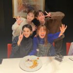 Karen Takizawa Instagram - こんばんは。 この一ヶ月以内のあいだに、フワちゃんのお誕生日をお祝いしました🎉☺️ ホランさんしきいる仲間たち、 集まってみたらおもしろメンバーになりました😂 フワちゃんとはテレビ番組、行列の相談所で仲良くなってからよく隣の席になるのでもっと仲良くなりました🥰 ずっとずっと24時間なんかしら面白いフワちゃん😂(24時間一緒にいたことはない) この日もほんとうに楽しかったです💕 ご飯を運んでくださった店員さんにも気軽にと話しかけにいっていて、愉快さ加減が信じられなかったです。 見習わないとならない姿をフワちゃんはたくさん教えてくれます✨ それにしても、ホランさんとフワちゃんの会話が劇団みたいに楽しいんです😂✨ホランさんの早口言葉での衛生的なツッコミはほんとうにいつ会っても楽しいです😂 まいちゃんは初めて一緒にご飯に行けたのですが、同い年と思えないご飯譲りの精神で、ちゃんと食べれたかなと今更心配になりました。🥲 突然、フワちゃんがパンがあまりにも重いというので、え！うそだと話になって、パンを持ったらほんとうにちゃんと驚けるくらい重くて、それをまいちゃんが持ってみたいです🥖と手を差し伸べてくれた瞬間が笑うくらい可愛かったんです☺️☺️☺️(写真参考にしてください) パンは小麦粉だけじゃないと詰まっているっていう重さでとってもおいしかったです🥖☺️ フワちゃん、素敵な一年になりますように☺️🎉 ずっとずっと仲良くしてね🦖 それでは、おやすみなさい🌙