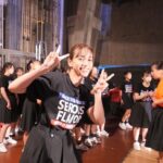 Karen Takizawa Instagram – 昨日は行列見ていただきありがとうございました😊

この度は、三重高校さんにお邪魔させていただき一緒に青春のページに思い出を残させていただきました🚿🌸

と、いうよりは私の青春をまた再び戻していただきさらに明るい思い出にと彩っていただいちゃった程です📚🥲

そして応援しにいくはずが、
私が勇気と青春をお土産にいただいてしまった姿となりました。

何を目に映しても、蛇口から出る水みたいに弾けていて透明で太陽があればキラキラしている時代。

まさに、”青春はみずびだし”の曲にぴったりの皆さんがそこにはいました。

自分もこんな夢中な事あったかな？って、
頭の中の私の青春ページを1ページ1ページ遡りめくって探したくらいです。

転校生の私(気持ちは高校生)は、ドキドキしながら三重高校に入っていったのですが、
あれ？私たち、ずっと友達だったっけ？ってほどに仲良しにしてくれました。

みんな、本当にありがとう🥹💖

三重高校に一瞬でも入学できて私は幸せでした💓

そして踊り中、みんなが周りから、大丈夫！！ステキです！！と曲に負けない励まし言葉をたくさん言ってくださりました。

わたしの耳には曲と共にお守りみたいな声として聞こえていました。

それが何よりの安心でした☺️

そしてみんなと一緒に日常の何もかも忘れて、ダンスと仲間だけを頭いっぱいに熱くなったあの日を私は忘れません☺️🌸✨✨

ほんとうに楽しかったぁぁぁあああ。

帰りたくなかったです🥹

青春は何歳になっても仲間がいれば蘇るものだなと私は教えてもらえました。

そして分からずやな身体の私に
ダンスを最後まで諦めず教えてくださった、
神田橋先生、アンナ先生、ティアラ先生、あやの先生本当にありがとうございました🥹💖

そして三重高校のみんな、
ほんとうにほんとうにありがとう💓☺️

大好き大好き大好き☺️！