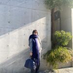 Karen Takizawa Instagram - 早起きした人にプレゼントしてくれる、 気持ちの良い日差しをもらいに散歩の日です。 太陽の"おっはよー"が思わず耳をかすりそうになるほど。 秋みたいな冬みたいなって永遠に言われる中途半端にどことなく過ぎていく季節が大好きです☺️ 上着をきるまででもないときの、 マフラーが私の身近な親友になっています。 と、思っていたら、とんでもなく昼間暑くなってしまいお手上げマフラーでした。 ぐるぐるまとめて、まるでぬいぐるみを持ち歩いてる人みたいになりました🧸 ひんやり冬はいつやってくるのでしょうか☺️ おやすみなさい。
