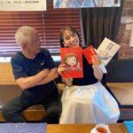 Karen Takizawa Instagram - みなさん、こんばんは。 昨日から始まりました寺田倉庫さんにて始まった、"鈴木敏夫とジブリ展"が始まりました✨☺️ 私のだいだいだいすきなジブリの今回はアンバサダーという役にしていただきました🥹💓 ジブリの作品はいつだって私の胸を躍らせてくれて、作品と一緒に大冒険に連れて行ってくれます。 鈴木さんと出会うことになった、 伯山さんの名前変わりパーティー。 まさか、隣の隣に座っていた方が偉大なるスタジオジブリの鈴木敏夫さんだと私は気付かずあの日の自分に赤っ恥です💦 写真は、は鈴木敏夫さんのジブリ汗まみれという時に撮っていただいた貴重な写真です🤍 ずっと笑わせてくる楽しい鈴木さん。 おはなし全てが物語みたいにい面白くて、 ジブリの映画を見ているようにワクワクしました。 私が何より驚いた、 千と千尋の神隠しを観たあの日。 今でもあのトキメキは忘れた日がありません。 こんな景色を私が知れる時代に生まれられたことがそもそも幸せです。 トンネルを抜けた、緑の丘が胸を惹き詰め、水の上を走る電車が私の胸を旅させます。 もう千と千尋の映画が終わりにむかう時間いつも、まだ終わらないでくれ、まだ魔法をかけていてくれ、と願ったのです。 そんな千と千尋の神隠しが詰まりに詰まったジブリ展。 もちろん、全てのジブリ作品とも遊べます😊 歩いていると、あのホッカホカなジブリ世界に潜り込むことができます🌳 私はまたDVDで千と千尋を見返してしまいましたが、やっぱり、あの初めて観た日に私を引き戻してくれました。 千尋さん、ほんとうにありがとう☺️ 何年たってもあなたが好きです。 それでは、おやすみなさい。