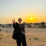 Karen Takizawa Instagram - 全てを目に見せずにあっという間に過ぎていき、もうあしたは本当の2024年。 (数え間違えさえなければ) 今年もお仕事のみなさま、友達のみなさま、家族のみなさま、そこの皆様、ほんとうにありがとうございました🥹✨ 2023がこれっぽちも寂しくさせないのは、温かい周りがあって、優しい時間があって、楽しみが集う2024が楽しみだからです🌷 結局人間のひとりで生きていけなさを知れば知るほど、年数が過ぎていくことを感じます🌪️ でもそして楽しかったとしか頭の中を鎮座しないということは、間違いなく嫌な日が少なかったからです😆 ほんとうにまた言いますが、 ありがとうございました🤍 年末年始だからといって一人前に髪色を金髪風に変えましたがご容赦ください🥹 色を変えたいと初心の貫き31歳の冬でした。 ただ明日がくるだけなのに、 年が変わって、ただ年が変わるだけなのに、 明日で変わるって毎年なんて神秘と奇妙に包まれている瞬間だろうっておもいます🧚🏻 みなさまがこの日を待ち侘びていますように🐉 また2024の世間でお会いしましょうっ🎈 みなさま良いお年を♡