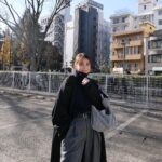 Karen Takizawa Instagram - ある日の午前のことです。 現れる隙間を見つめる 太陽は気持ちがいいです☺️ 12月のこの時期になるとおはようのように口を通りだす"1年早かったね"の合言葉🫧 みんな同じ気持ちなのが、奇跡的な話です。 楽しかったことも悲しかったことも全て含めて12月のこの時期を腕に抱きしめたくなります。 ぜひ思い出は胸元に抱きしめてみてください☺️ 失礼します😌