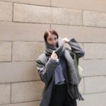 Karen Takizawa Instagram - 冬服にうっかり恋しています。 あんなに寒いのはだいきらいだと言い振り回してる割にしっかり冬服を楽しむのはこの始末です🥺 風が私たちに冷たい分マフラーを好きになり、 土が固まる分ブーツに頼るようになり、 気温に裏切られる分アウターに助けられています。⛷️ 単なるわたしは弱い人間です。 それでも冬服たちを選びにいくときは寒さ忘れて幸せになります。 コンクリート街にともる光の森にされた木々は見ましたか？💡 年末が今年もわたしたちのせなかを楽しげに押してゆきます...🌬️ 風邪ひかないようにお気をつけてください🫧
