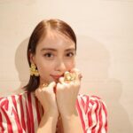 Karen Takizawa Instagram - きょう8日は映画「窓ぎわのトットちゃん」初日公開日でした👒 今日はそんな公開日のご挨拶で映画館に行かせてくださいました☺️ たくさんの方々が見ていたようですが、 どんな心を持って帰ったんでしょう😚 素敵な日になりましたでしょうか✨ 改めて、徹子さんおめでとうございます💓 きょうもとてつもない衣装でほんとにほんとにお気に入りでした❤️ かわいいかわいい姿にしてくださりありがとうございました🥹✨ みなさんの胸の中にたくさん飛び込みますように😘👒