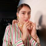 Karen Takizawa Instagram - 本日は映画「窓ぎわのトットちゃん」の完成披露試写会でした🌷 おめでとうございます🚃🎒 さっそくではあるますがわたしも観させていただいたのですが、これが現実にあった世界だなんて信じられないっ🪄って底からなんども思える物語でした。 徹子さんの目という名の魔法レンズから見える景色はどれだけ楽しいんだろう、と🌼 どれだけ色豊かなんだろう、と🪷 こんなおともだちを小学校の日に作りたかったです。小学校ってなんで今にも明日がきそうなくらい巻き戻せる時代なんですよね☺️ そんなたっぷりと隅々から味わう映画になっています🚃 きょうは徹子さんを頭にうかべながらおいしょう選びました🍬 ほんとに素敵なお洋服でした🪄