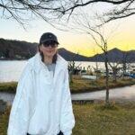 Karen Takizawa Instagram - 雑な幕破りされたような急激な冬がやってきました、ね。⛄️ がむしゃらにそしてかつ強引に引っ張ってきた11月に思えます。 慌てて思い出したかのような季節たちの小走りが見えてきそうです。 こちらとしてはようやく羽織もの活躍時期に楽しくさせてもらえそうだったのに飛び級の変わり目で、なんならちょっとした羽織ものがモノ足らないほど寒いです。 上着もようやくだぜと腕を振り回して張り切って出てきた甲斐なしです🥶 ダウンが香り出してもおかしくない季節。 また"あれ？なんだか言葉にするなら肌寒い"くらいで留まる日はくるのでしょうか。 このままじゃ寒過ぎて取り返しのつかないタンスの中身たちが待っています。 このままでは12月も1月も変化のしようがないのでもう少し温度は温かめでお願いします。なんてことができたらいいですね☺️ とにかくお身体はお大事に。 寒さにも弱いことをお忘れなく♨️