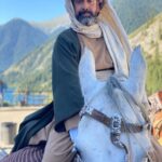 Karim Abdel Aziz Instagram - بسم الله .. بداية الرحلة …مسلسل الحشاشين.. رمضان 2024… 🙏🏼 #كريم_عبدالعزيز