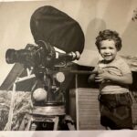Karim Abdel Aziz Instagram - من أهم الصور في حياتى 🙈❤️قصر المنتزه.. صيف ١٩٧٧ .. أثناء تصوير فيلم " البعض يذهب للمأذون مرتين " ..