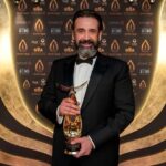 Karim Abdel Aziz Instagram - جايزة غالية جدًا عندي ومكان غالي جدًا جدًا على قلبي ومن أصدقاء واخوة غالين 🙏🏼🙏🏼♥️♥️ مبروك أبطال وصناع بيت الروبي♥️ #كريم_عبد_العزيز #كريم_عبدالعزيز #karimabdelaziz #karimabdelazizofficial #بيت_الروبي #joyawards #joyawards2024 Riyadh, Saudi Arabia