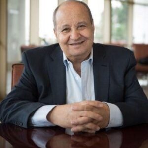 Karim Abdel Aziz Instagram - مع السلامة يا أستاذ ..
تعلمنا منه الكثير  و الكثير فى الحياة و فى الفن .. شكرا على كل حاجة يا أستاذ ..ربنا يصبر أهله و يصبر مروان صديقى و أخى و ربنا يصبرنا جميعا على فراق رجل نادر فى كل شيء .. 
البقاء لله وحده ..