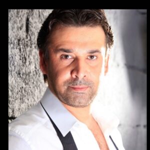 Karim Abdel Aziz Instagram - عيد سعيد عليكم و كل سنة و أنتم طيبيين و بخير💐💐💐
