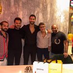 Karim Fahmy Instagram - ايه الشعب الجميل ده و الناس الجميله ديه بجد ، اهل السعوديه اهل كرم و طيبه و جدعنه و ضيافه ، تزامن عيد ميلادي مع وجودي في جده لحضور فعاليات مهرحان البحر الاحمر و احتفلوا بيا كأني في مصر ، بلد جميله و شعب جميل بيحبوا مصر و المصريين و كسبت صحاب جداد مبسوط بيهم جدا ❤️❤️ 🇪🇬 🇸🇦 Jeddah, Saudi Arabia