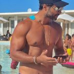 Karim Fahmy Instagram - اخر ايام الصيف و نرجع للشقي من تاني ، مين ماسك في الصيف لأخر لحظه زيي ؟ Seashell North Coast