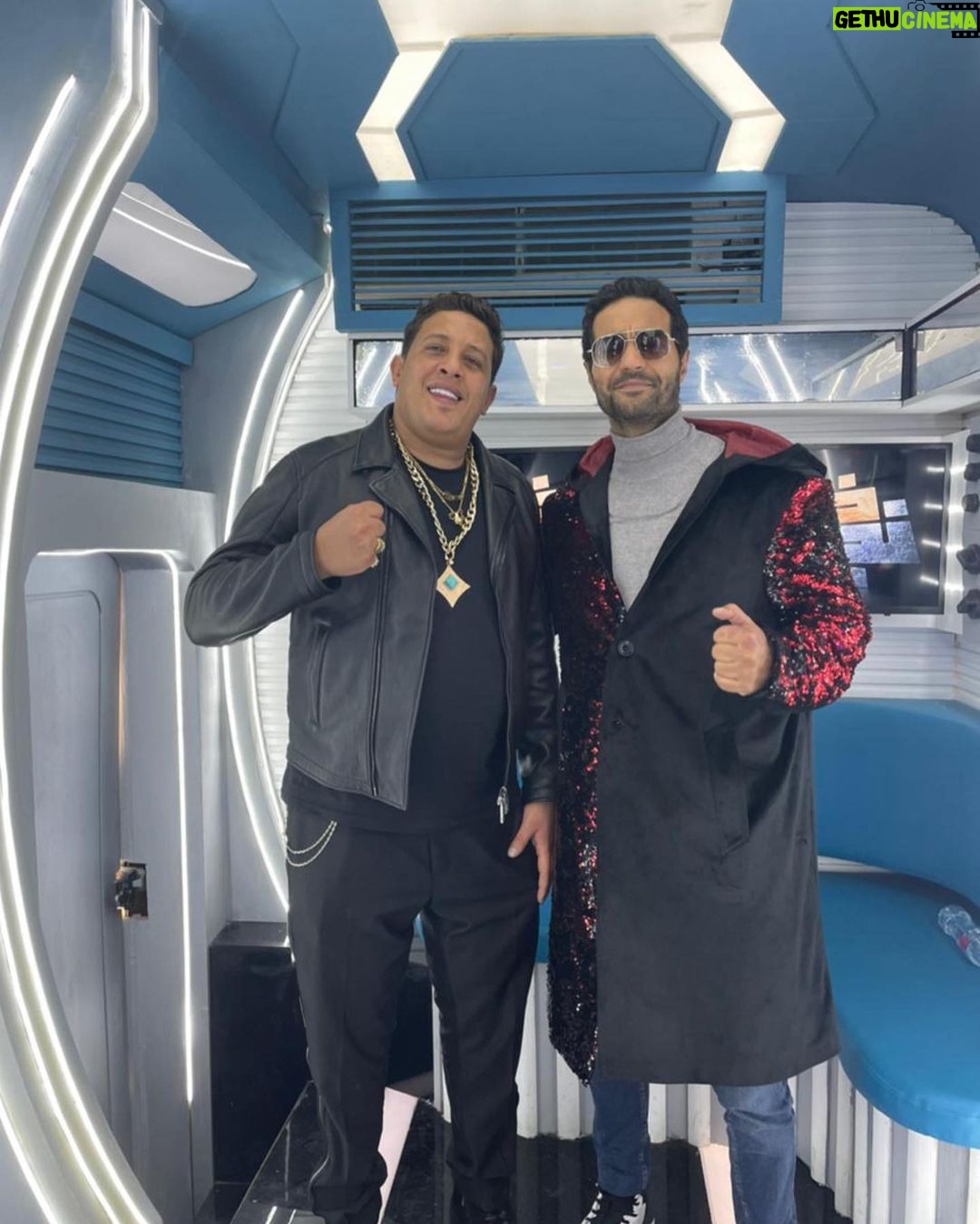 Karim Fahmy Instagram - من برنامج خمس نجوم بعد ما غيرنا الچاكتات و بيكا كان واعدني بچاكت زيه ، فين يا بيكا @hamo_beka_official