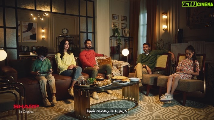 Karim Fahmy Instagram - شارب عملها أذكى لأنه بيقدملك دلوقتي شاشة الـ 8k اللي هتخليك تتفرج علي العالم بشكل مُختلف ومُميز مع تقنية الـ deep chroma display pro والـ HDR enhanced وبروسيسور Z2 Revelation علشان يقدملك أفضل جودة صورة وأعلى أداء إتعرفوا علي مُنتجات شارب من هنا: https://www.elarabygroup.com/ar @sharpelarabyegypt وتقدروا تشتروها أونلاين أو من خلال فروع العربي والموزعين المُعتمدين أو من خلال 19319 #شارب_عمل_كل_حاجة رقم التسجيل الضريبي الموحد: 200-035-223