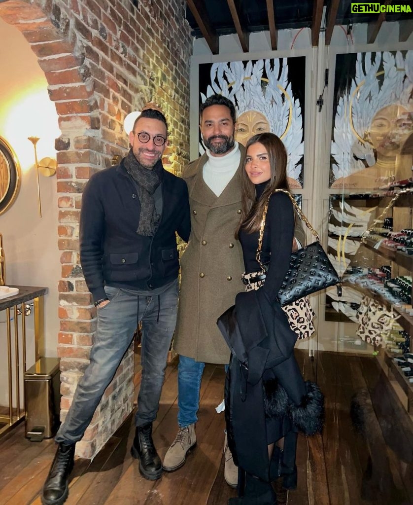 Karim Fahmy Instagram - Congratulations my brother @aymanabbas__ for the amazing place , @angelique_bistro loved the vibes , the food, the music,well done habiby👏👏👏