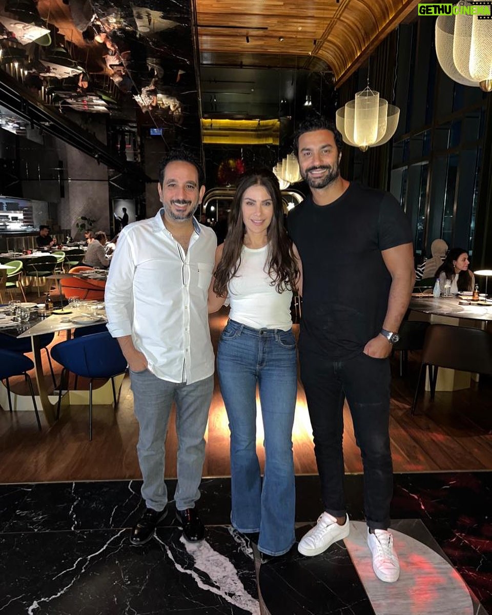 Karim Fahmy Instagram - مع صديقي و اخويا طارق الجنايني منتج حكايات بنات و صديقتي صبا مبارك ( احلام ❤️) …. فكركوا بنحضر ايه ؟ 😉