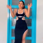 Karishma Sharma Instagram - Wore the black dress yesterday and obviously won’t let it just go like that so had to do some naatak and dance 💃🏻 #teribaatonmeinaisauljhajiya