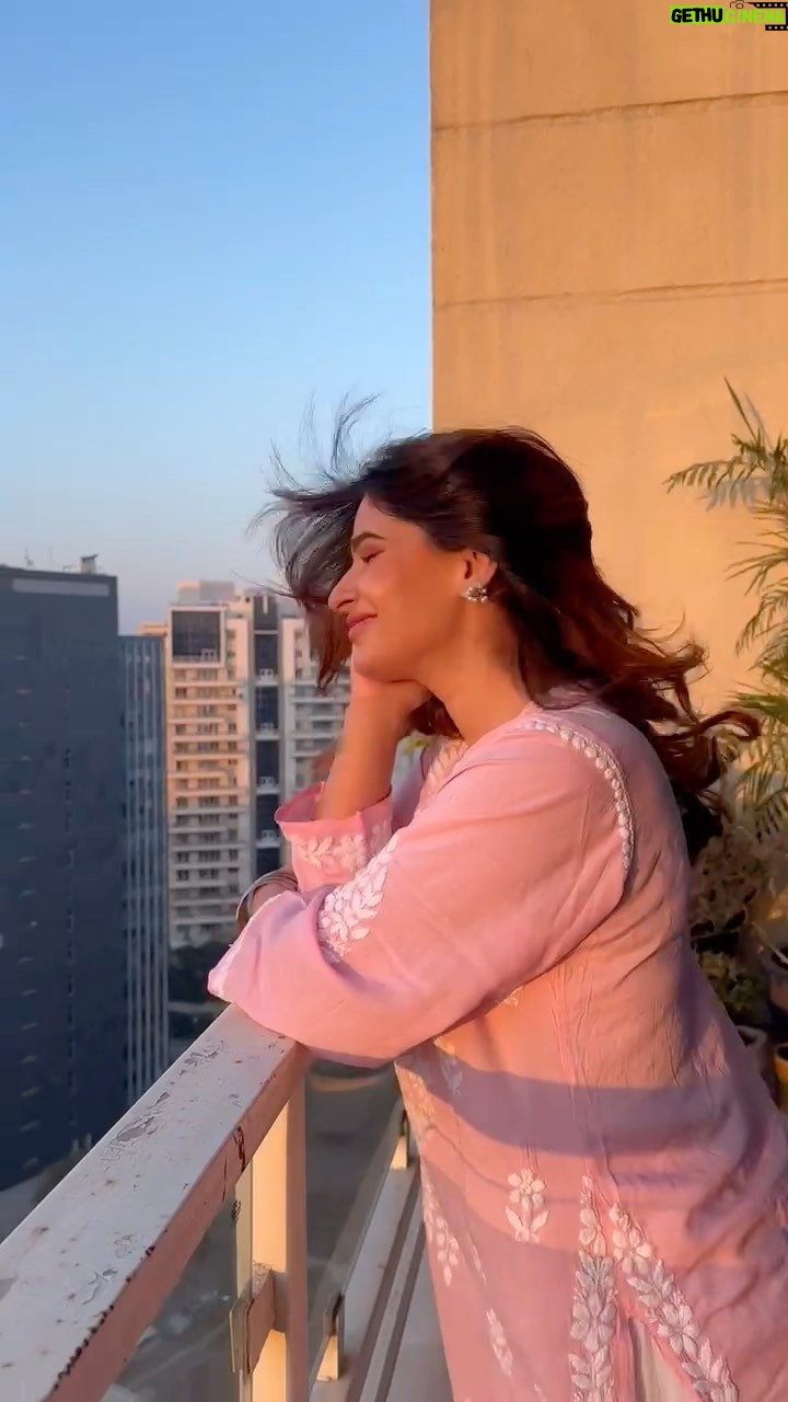 Karishma Sharma Instagram - Stepping into the evening glow, letting the breeze carry me away. 🌅💃