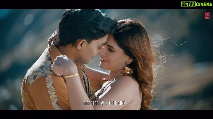 Karishma Sharma Instagram - Get ready to be enchanted by a timeless tale of love ❤🎶♾ #tseries #BhushanKumar @tseries.official @sachettandonofficial @paramparatandonofficial @sachetparamparaofficial @rohittt_09_ @quadri.sayeed @videobrainsofficial @ashishforfilms @sushmadilmansunam_