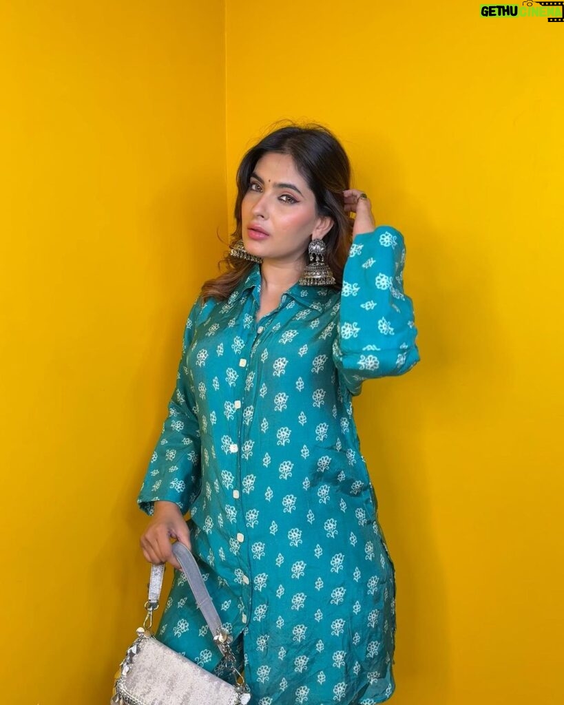 Karishma Sharma Instagram - zindagi ek safar may not be suhana but you only live once toh slay karke hi jaana - @aditya_tare Outfit by @karaj_jaipur Pr by @auorstudio