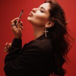 Karishma Sharma Instagram - Experience the enchantment of Black Honey Almost Lipstick! 🍯✨ One shade, endless transformations. Your lips, your vibe! Discover the magic that sets you apart. 💋 @clinique_in Shot by @pehelaggarwal Hair by @arifayadav_make_you_gorgeous Makeup @nidhisharma_mua