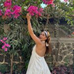 Karishma Sharma Instagram - Full time job : Being cute ☺️🤍💫 @stayvista_official at @house_of_j_lonavala. #hosted #partnership #collaboration as per govt guidelines