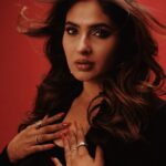 Karishma Sharma Instagram - In my Cindy Crawford era 💃🏻💃🏻 Shot by @pehelaggarwal Hair by @arifayadav_make_you_gorgeous Makeup by @nidhisharma_mua