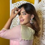 Karishma Sharma Instagram - All about that sunshine and state of mind and that comes from comfort clothing too. I feel once we start evolving, everything around us does,your lifestyle,your time management,your priorities and so does your style,this is just me or maybe many of feel that “ I enjoy a fun day in a comfortable outfit because in few ways you also feel free” and I am not saying I don’t enjoy wearing my fun quirky outfits but just a thought 💛⭐️ Outfit @theyellowbow_ @auorstudio