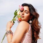 Karishma Sharma Instagram - Living my best life, one frame at a time. #BeAPortraitMaster with #realme12ProSeries5G! @realmeindia