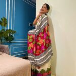 Karishma Sharma Instagram - Wearing a saree is like wearing art entwining in six yards of beauty! “Joining in a dance of words about the mesmerizing ‘Ananta Sutra’ - a fabric that weaves together our shared heritage, diverse art forms, and the graceful fluidity of sarees. As an avid admirer of art, wearing a saree has always been an enriching experience and it’s elegance always elevates my style in a graceful manner. As we celebrate Republic Day, let’s explore the symbolism of each thread, reflecting the harmony and strength that epitomizes our nation. This Republic Day, don’t just witness but be a part of ‘Ananta Sutra.’ Post your #SelfieWithSari, a moment frozen in the rich tapestry of #BharatKiNariInSari. Let’s collectively weave a tale of grace, heritage, and the power within. 🕊️✨ #AnantaSutra @MinOfCultureGoI @AmritMahotsav. #AnantaSutra #BharatKiNariInSari” #RepublicDay #SariLove”