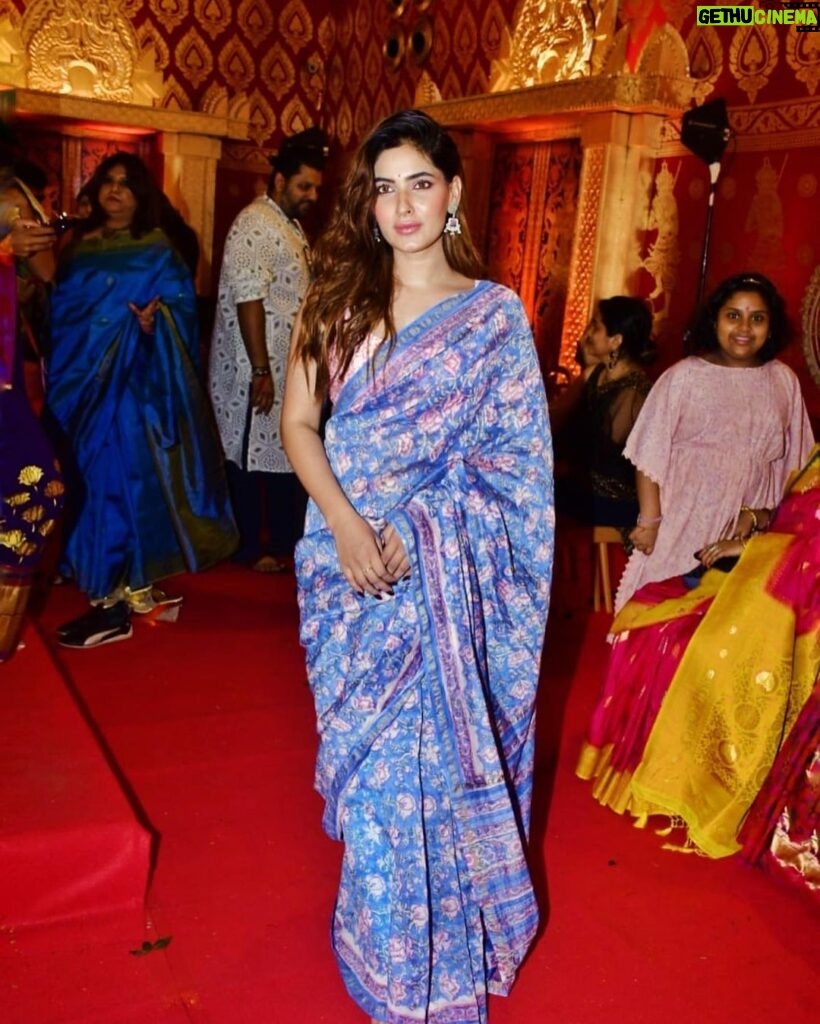 Karishma Sharma Instagram - Wearing a saree is like wearing art entwining in six yards of beauty! “Joining in a dance of words about the mesmerizing ‘Ananta Sutra’ - a fabric that weaves together our shared heritage, diverse art forms, and the graceful fluidity of sarees. As an avid admirer of art, wearing a saree has always been an enriching experience and it’s elegance always elevates my style in a graceful manner. As we celebrate Republic Day, let’s explore the symbolism of each thread, reflecting the harmony and strength that epitomizes our nation. This Republic Day, don’t just witness but be a part of ‘Ananta Sutra.’ Post your #SelfieWithSari, a moment frozen in the rich tapestry of #BharatKiNariInSari. Let’s collectively weave a tale of grace, heritage, and the power within. 🕊✨ #AnantaSutra @MinOfCultureGoI @AmritMahotsav. #AnantaSutra #BharatKiNariInSari” #RepublicDay #SariLove”