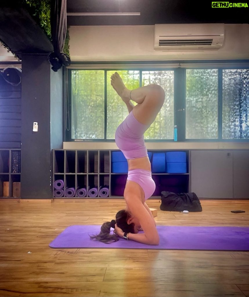 Karishma Tanna Instagram - Yogini Me 🧘‍♀ #love #mood #yoga #weekend