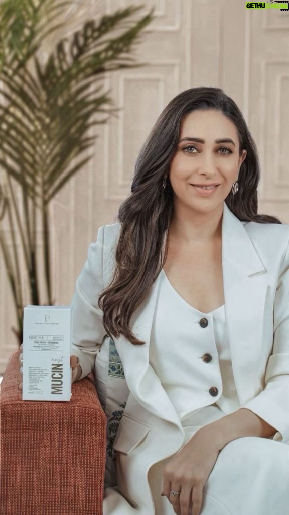 Karisma Kapoor Instagram - Dive into the magic of skincare with me! Look out for Mucin Moist by @personaltouchskincare- the secret to radiant, hydrated skin. With 9 types of hyaluronic acids, snail mucin, ceramides, and niacinamide, it’s the dream team your face deserves. Experience the hydration party and youthful glow that Mucin Moist brings - your ticket to flawless, glass skin around the clock! Mucin Moist is the all-rounder your skin needs. Cheers to glowing skin and confidence that shines! #MucinMoistMagic #PersonalTouchSkincare