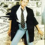 Karisma Kapoor Instagram - Oversized was always my thing 😹🩶 #FlashbackFriday #The90s Pic by my dear friend @avigowariker for #FilmFare