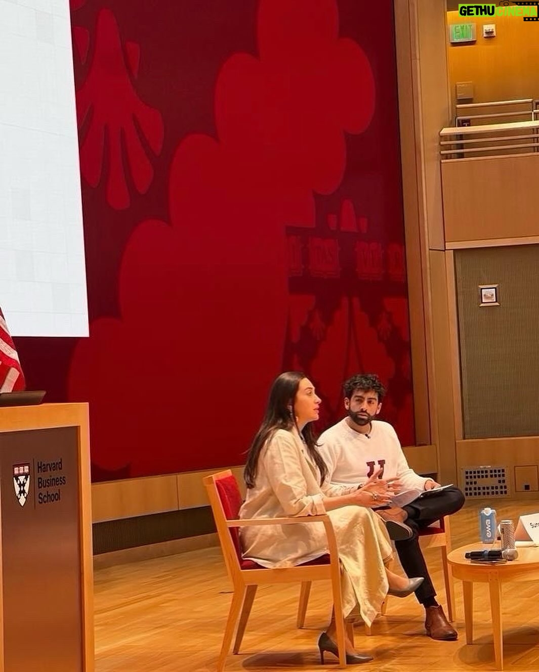 Karisma Kapoor Instagram - It was an absolute pleasure and honour to be a speaker at the India Conference at Harvard 🙏🏼 Shout out to @kareenakapoorkhan for joining us for an impromptu but insightful chat. Thank you to @sunnysandhu24 and team #HarvardIndiaConference for being so wonderful. This was truly special ❤️✨ #ICH2024 #IndiaRising #IndiaConferenceAtHarvard @harvardindiacon @harvardbusinessschool Harvard Business School