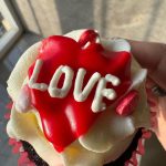 Karisma Kapoor Instagram - Sending love ❤️ #HappyValentinesDay #CupcakeLove