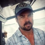 Karl Urban Instagram - Ahoy y’all 👋🏽 Just a friendly reminder that this is my only insta account be aware There’s a bunch of fakes & scammers out there Also did anyone loose a Deus hat recently? 🏴‍☠️🍻