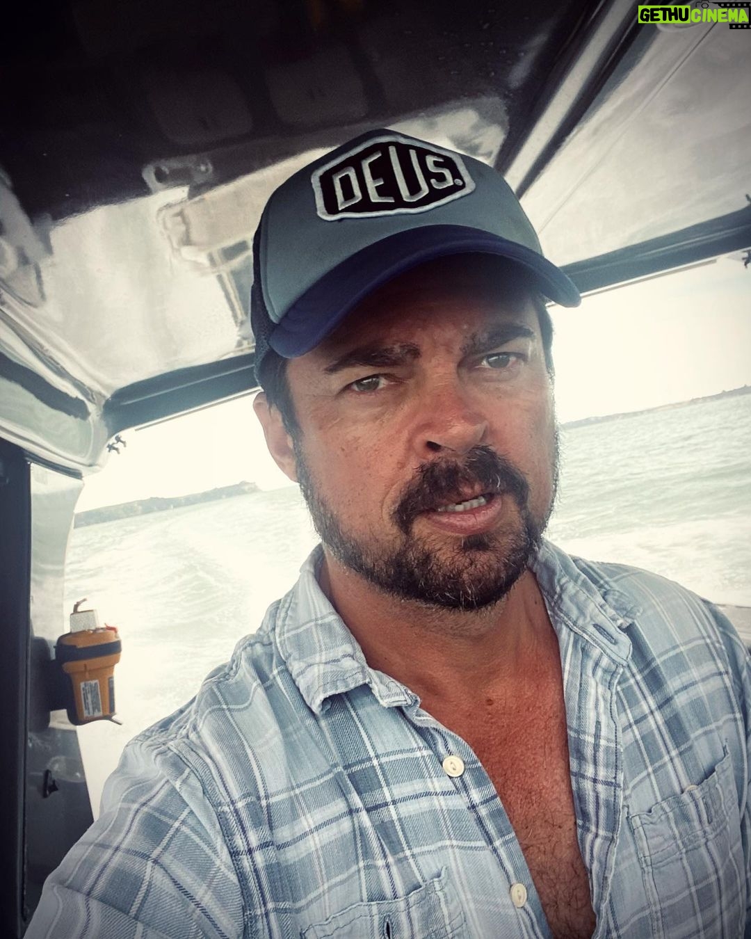 Karl Urban Instagram - Ahoy y’all 👋🏽 Just a friendly reminder that this is my only insta account be aware There’s a bunch of fakes & scammers out there Also did anyone loose a Deus hat recently? 🏴☠️🍻