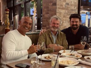 Karl Urban Instagram - dinning with distinguished dinosaur attack survivor & A simple man just trying to make his way in the universe .