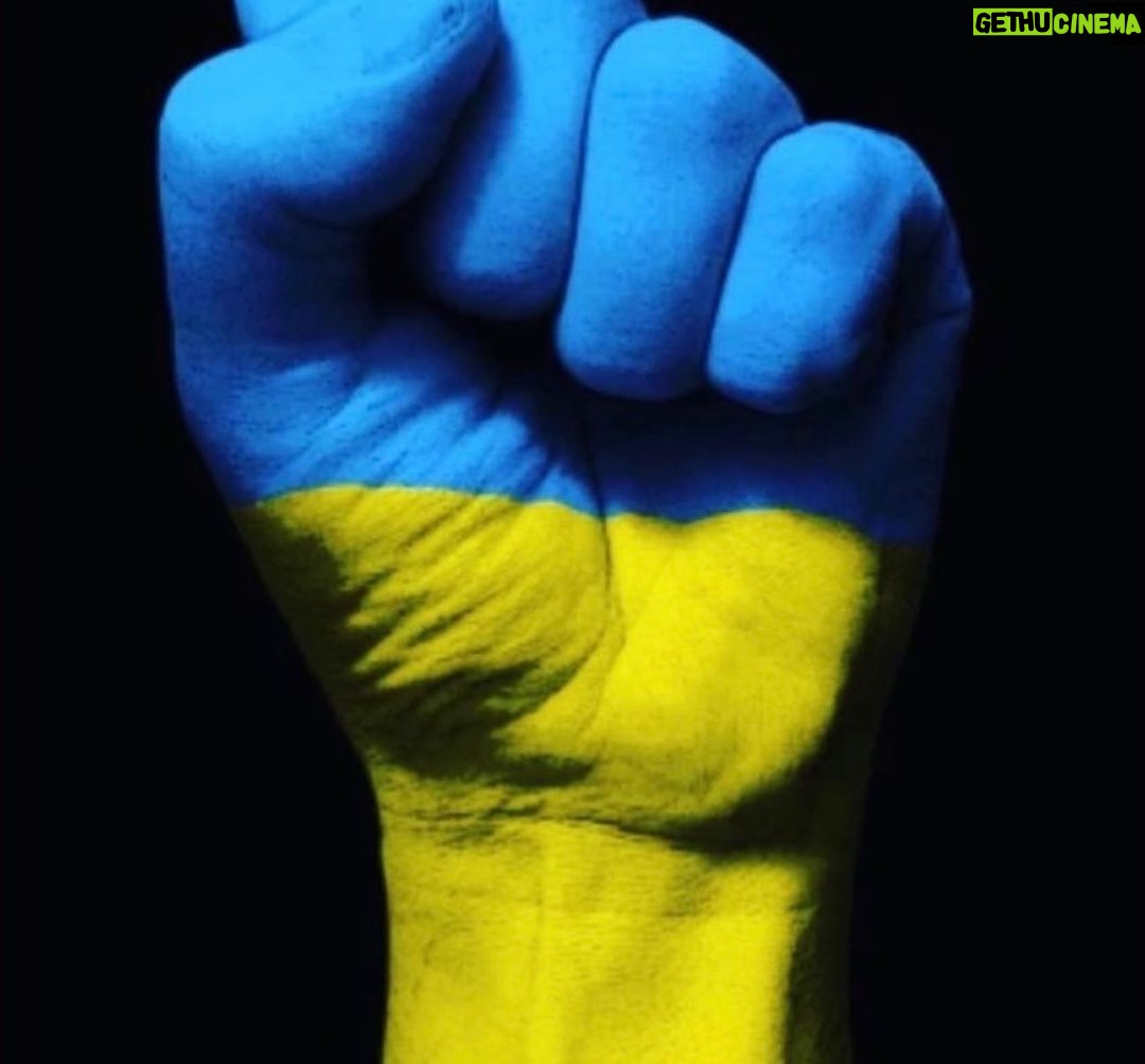 Karl Urban Instagram - There are 7.5 million children in #ukraine . They need our help . Please join us and donate . Itβs real easy Just go to unicef.org & hit donate now . ππ½ππ