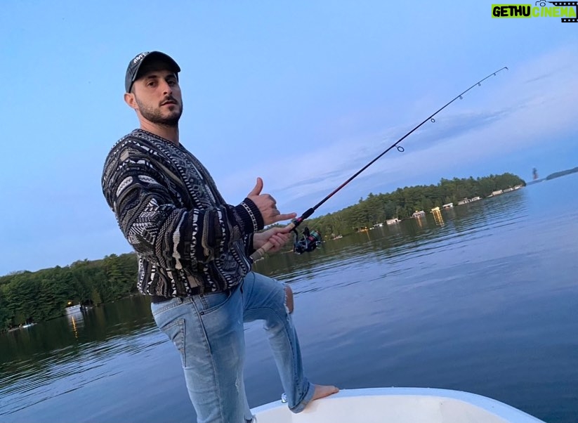Karl Urban Instagram - Another epic weekend #lakelife #fishing #bigcatch 😆 #canada ❤️